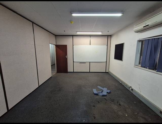 7,250M² INDUSTRIAL YARD TO LET IN ROODEKOP